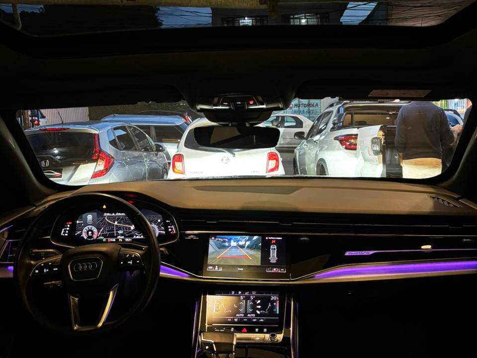 AUDI Q8