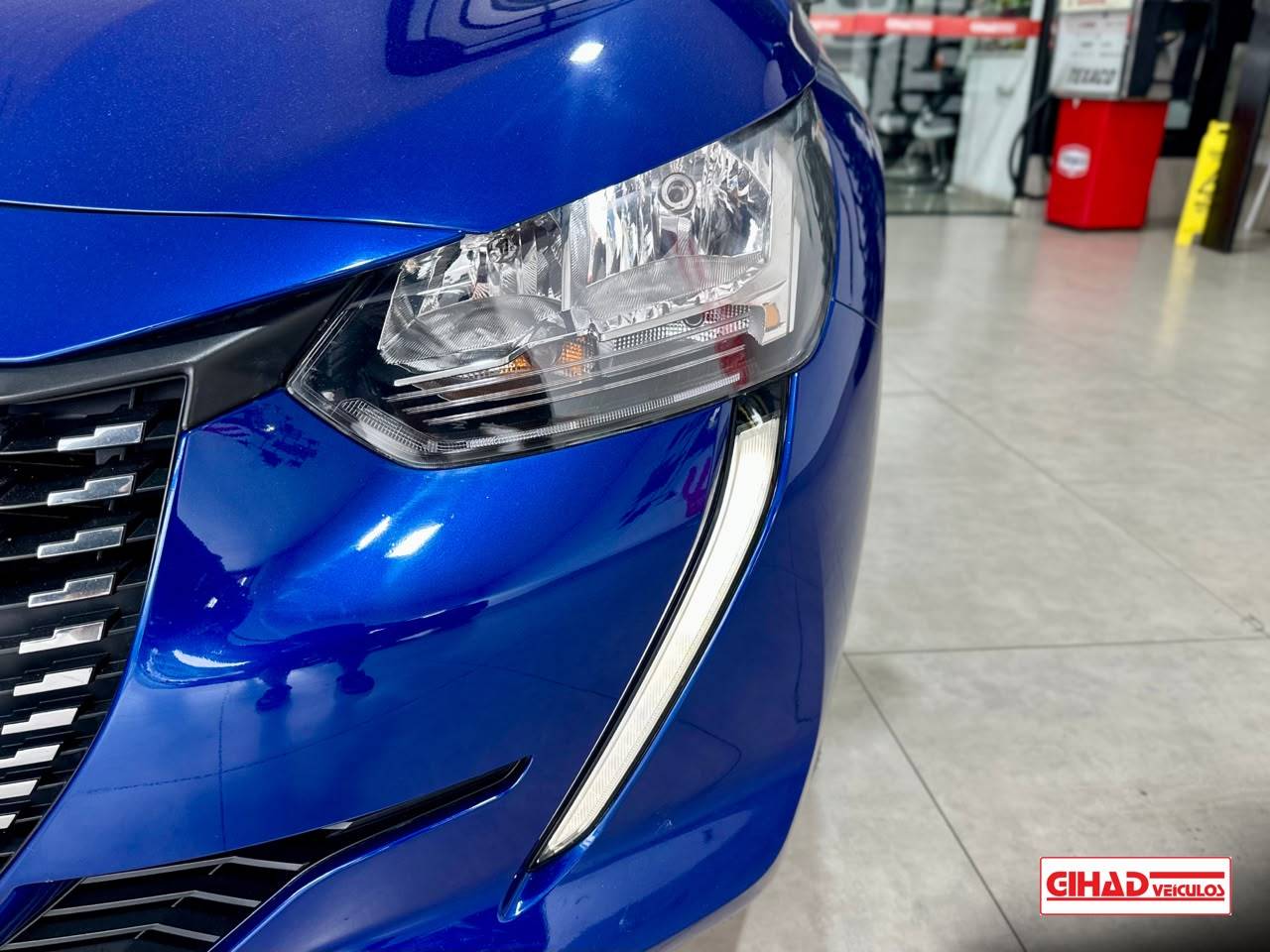 PEUGEOT 208