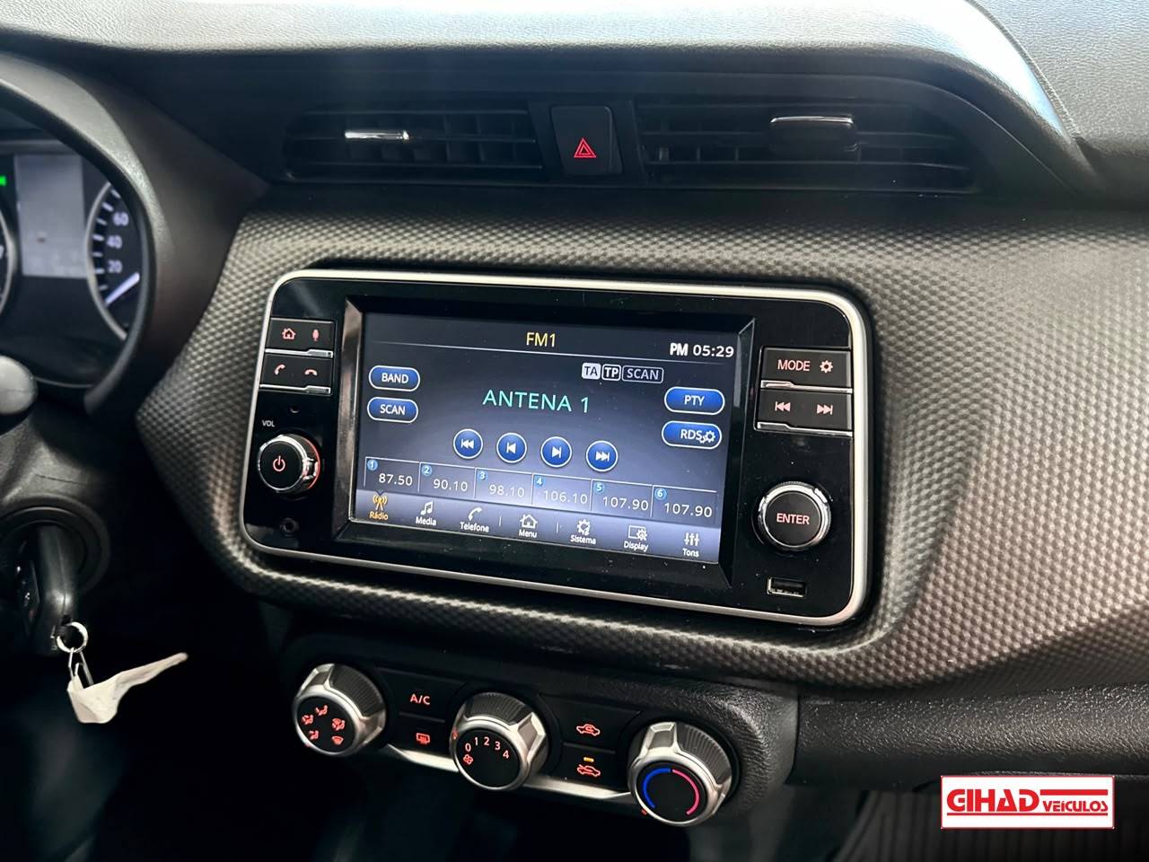 NISSAN KICKS