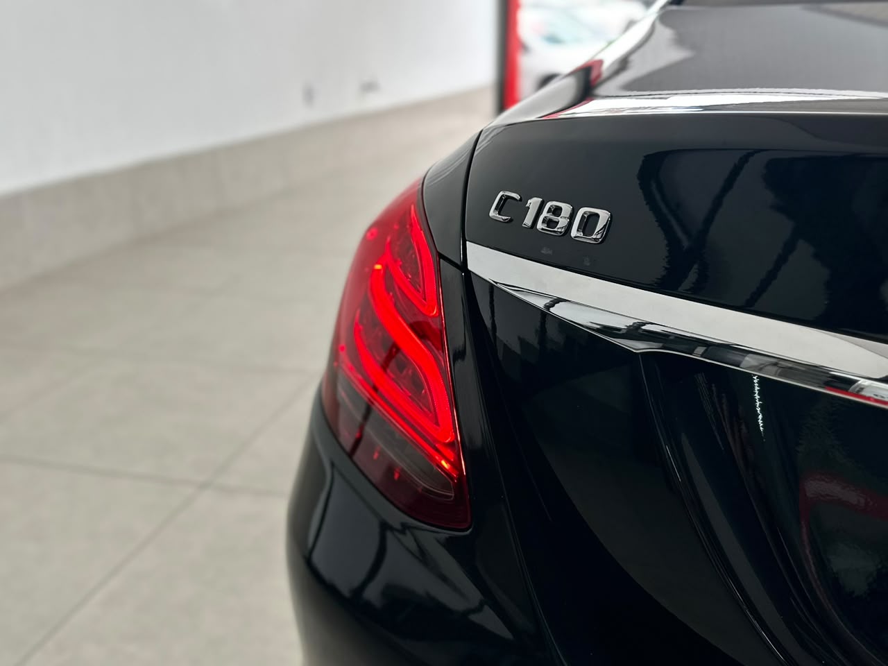 MERCEDES-BENZ C 180