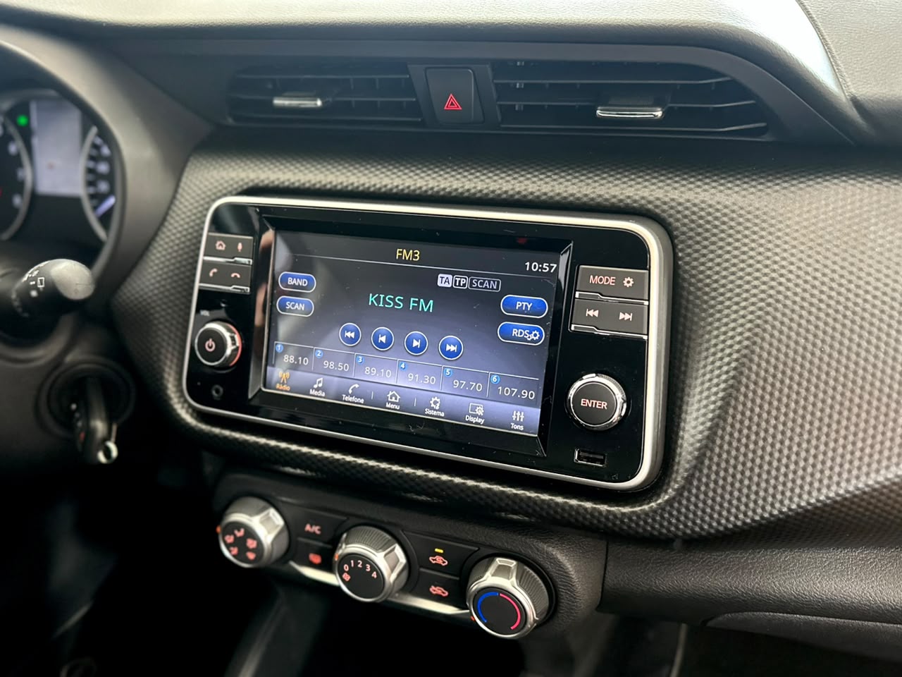 NISSAN KICKS
