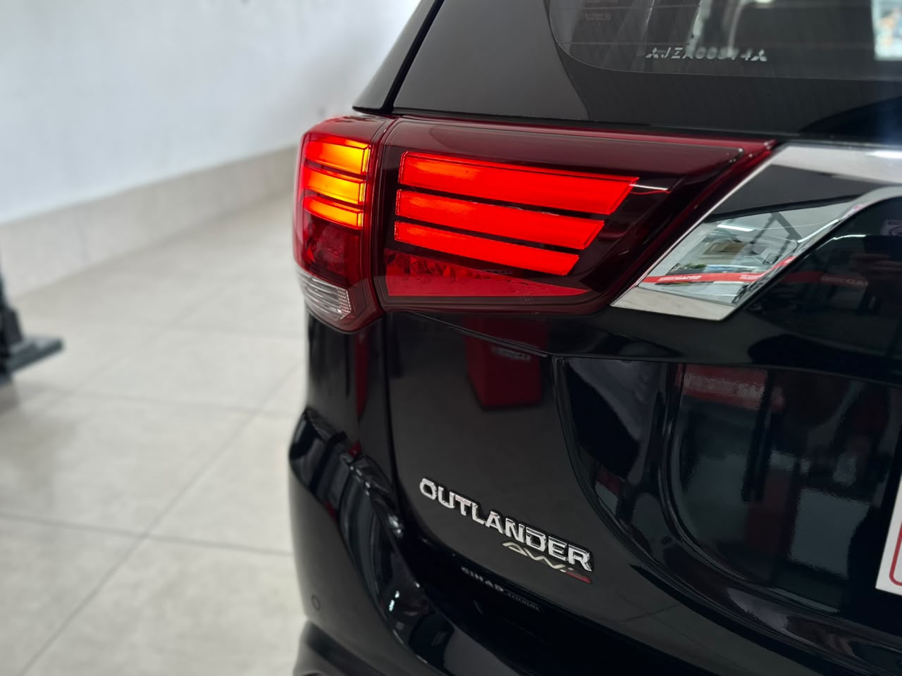 MITSUBISHI OUTLANDER