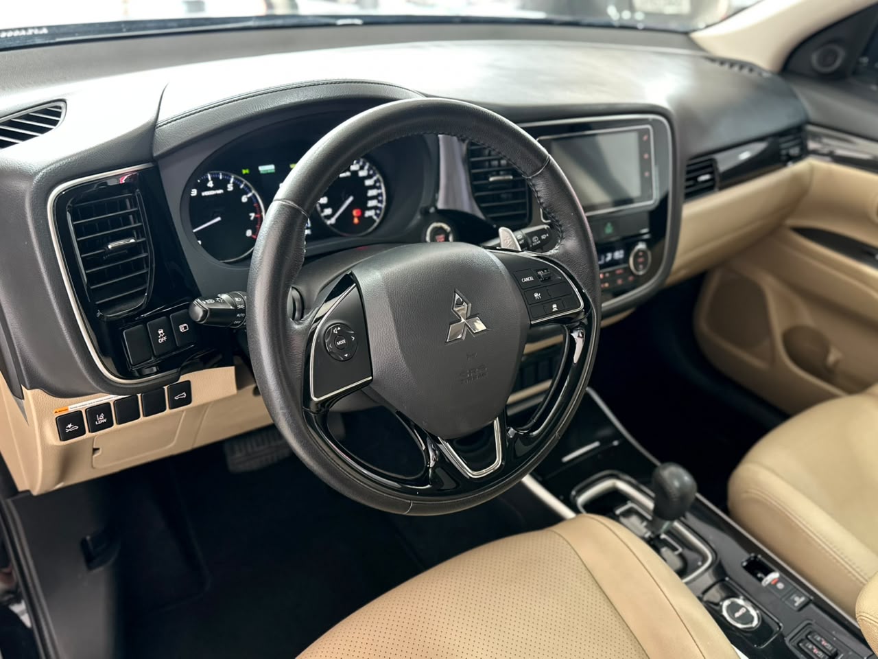 MITSUBISHI OUTLANDER