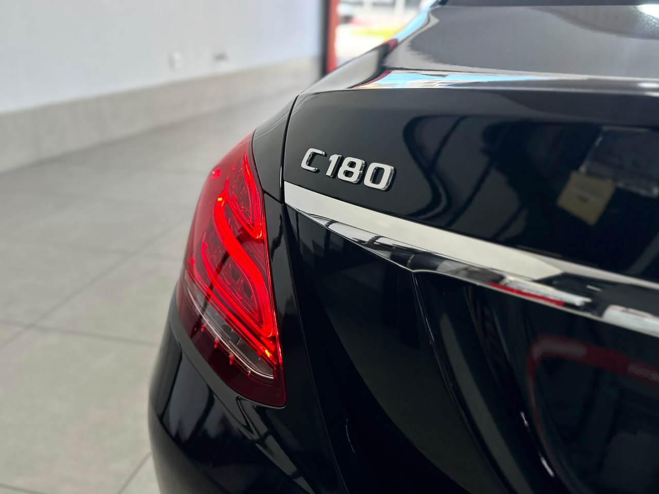 MERCEDES-BENZ C 180