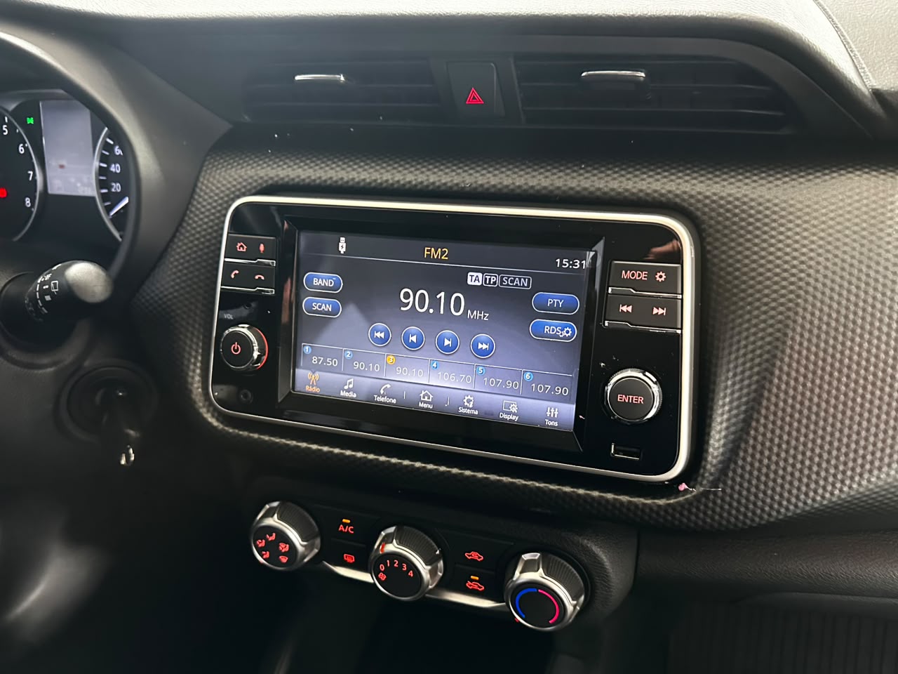 NISSAN KICKS