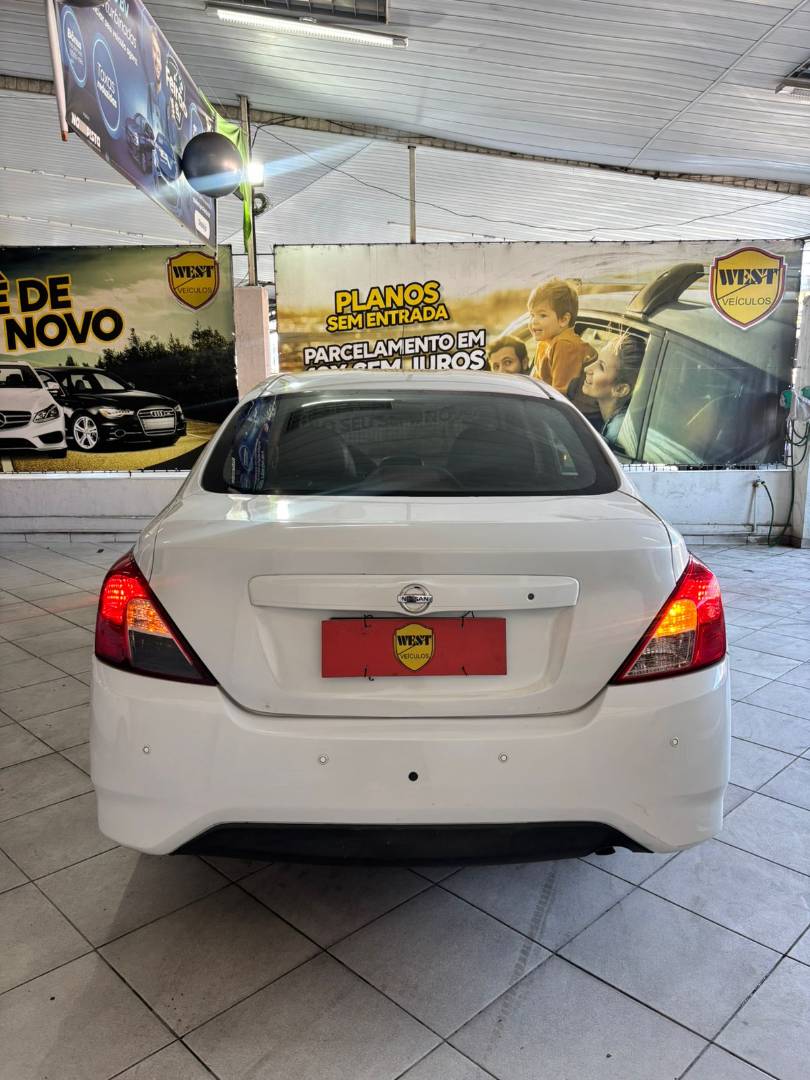 NISSAN VERSA