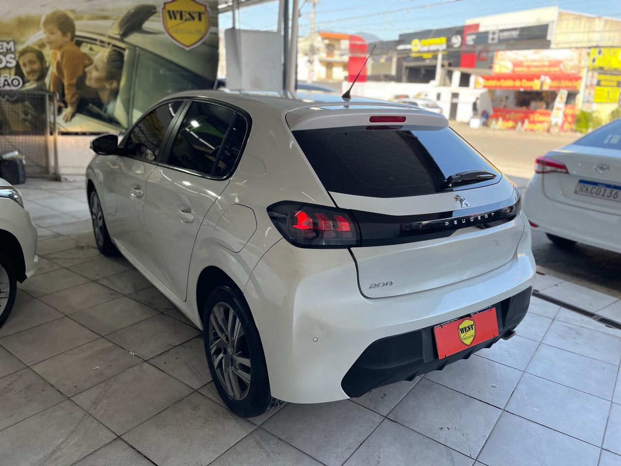 PEUGEOT 208