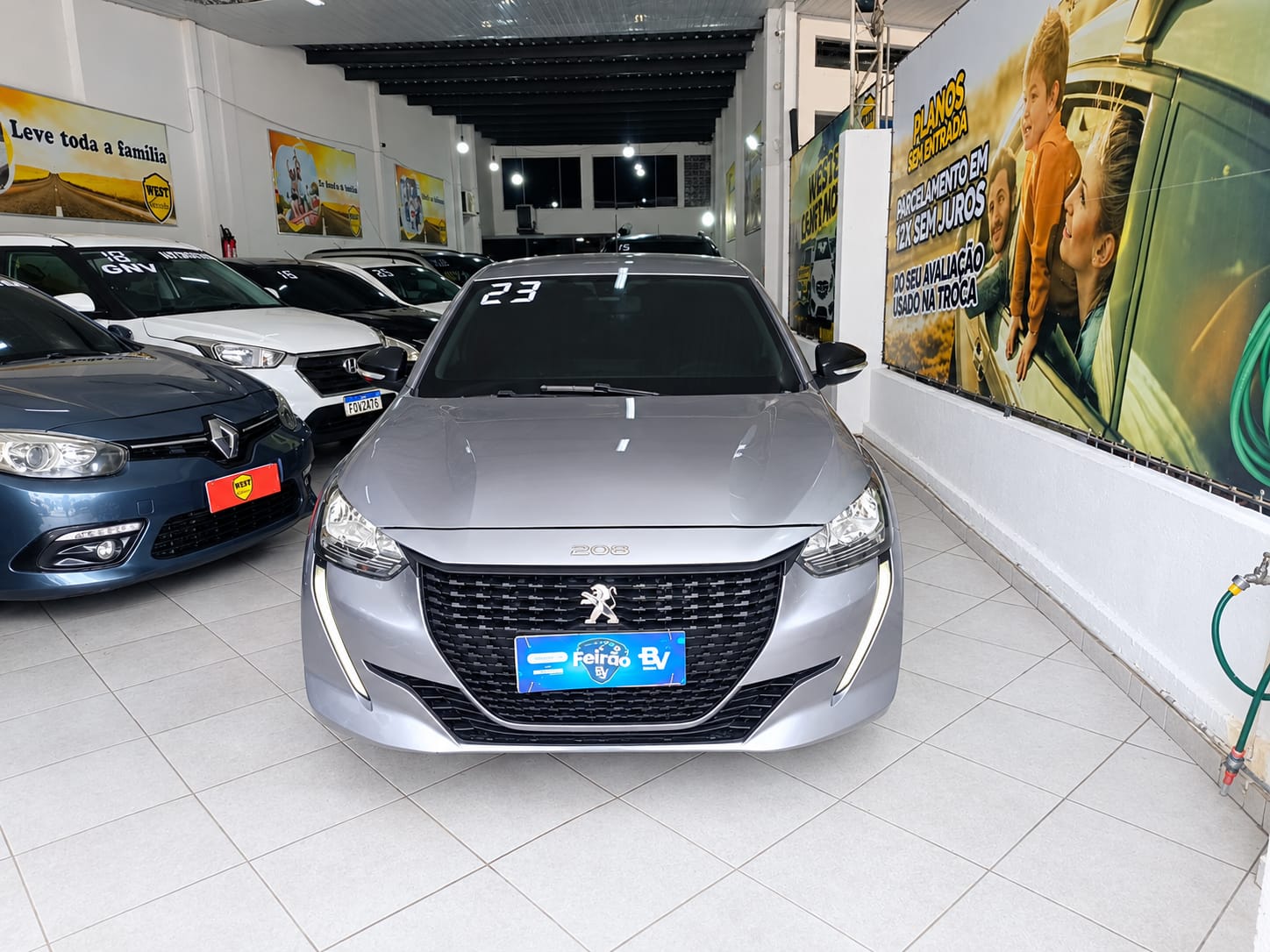 PEUGEOT 208