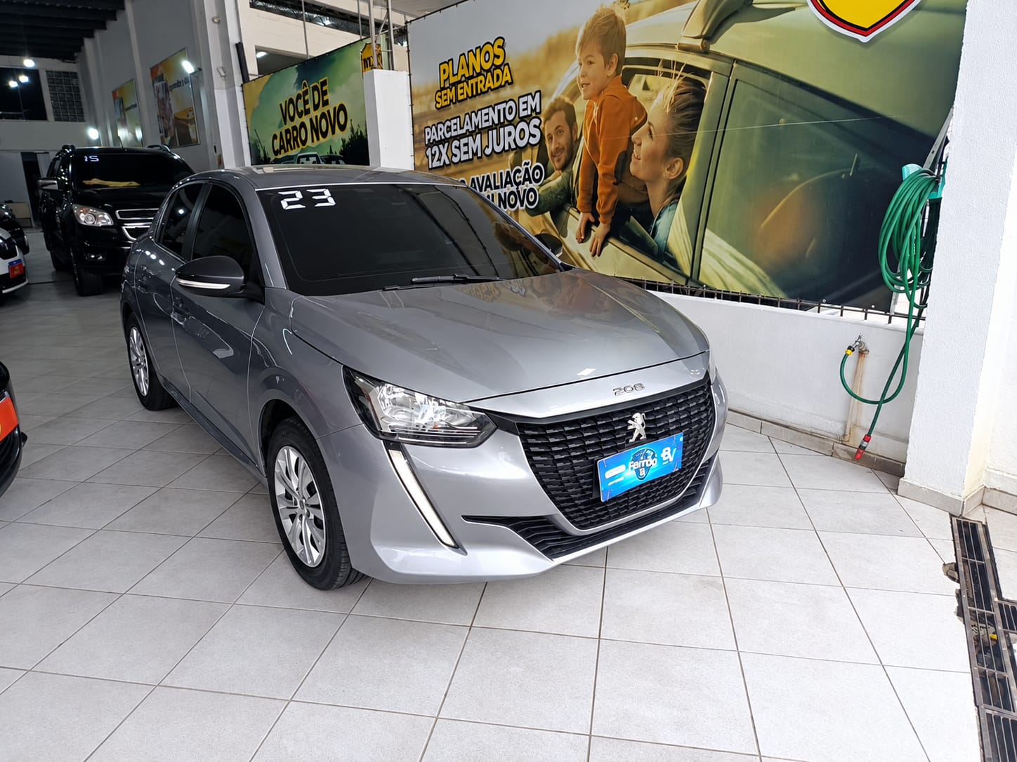 PEUGEOT 208