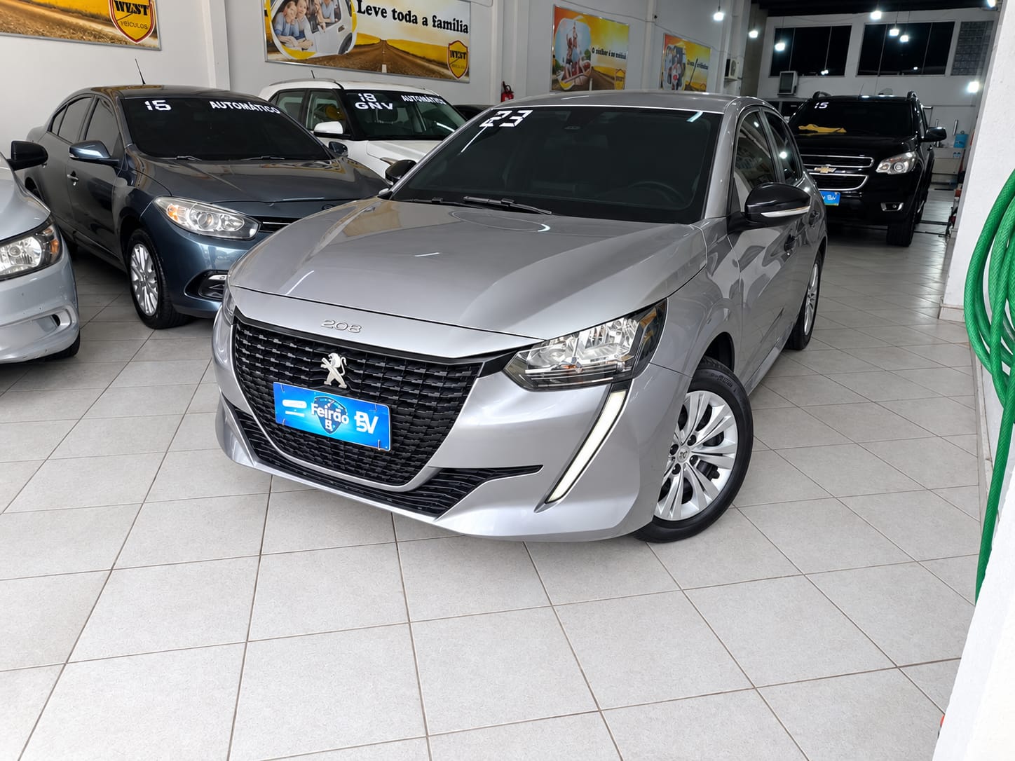 PEUGEOT 208