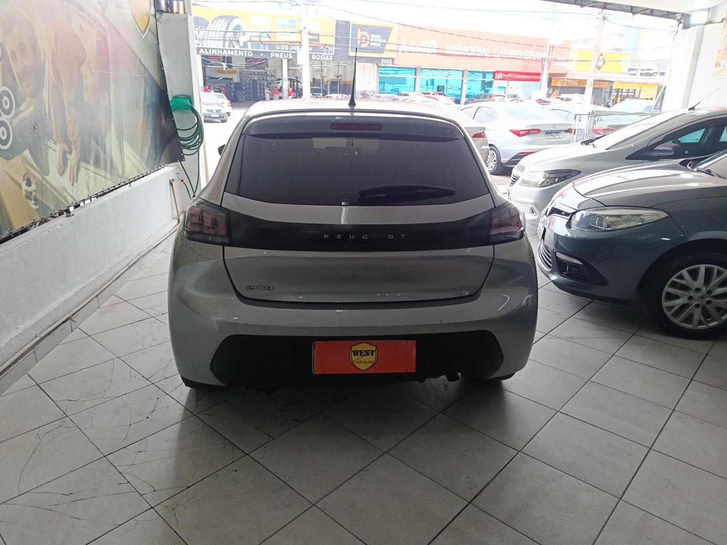 PEUGEOT 208