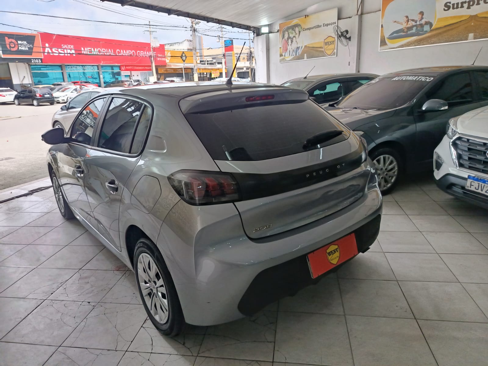 PEUGEOT 208