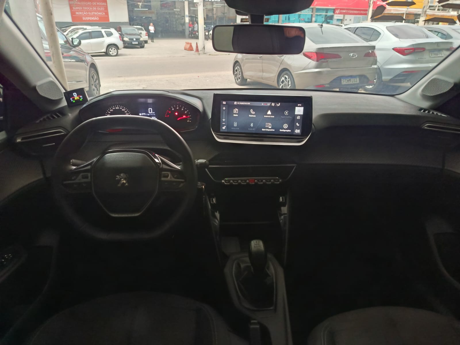 PEUGEOT 208