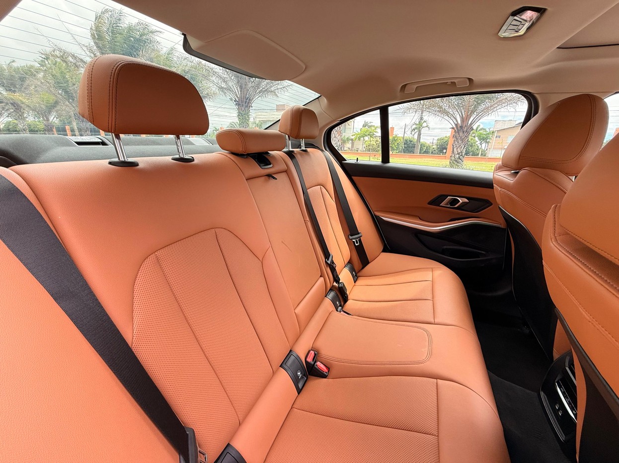 BMW 320i