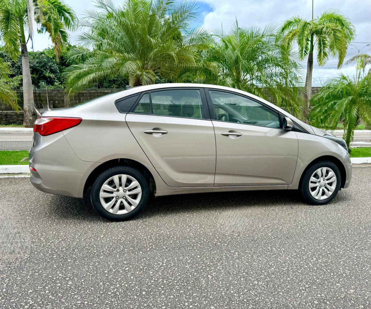 HYUNDAI HB20S