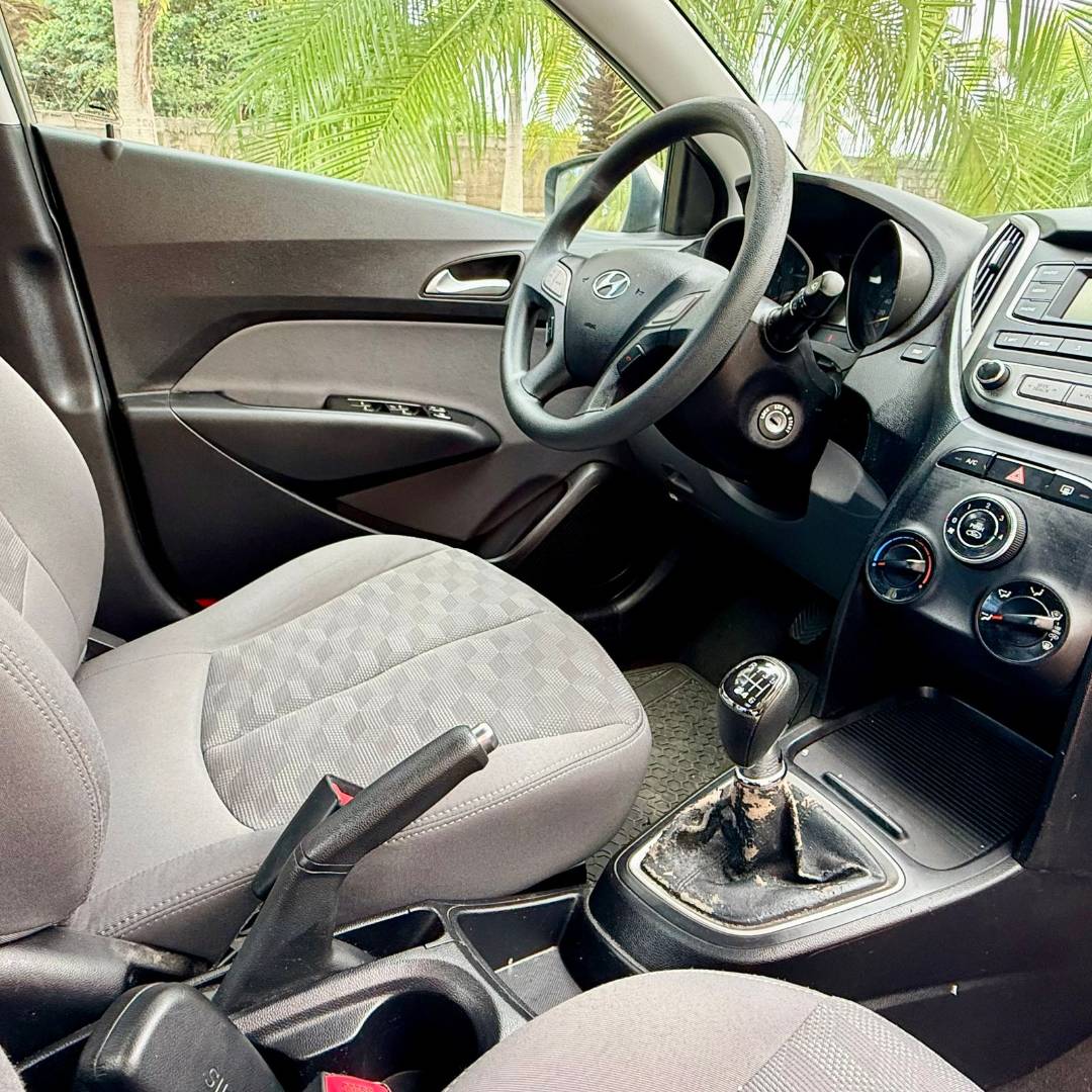 HYUNDAI HB20S