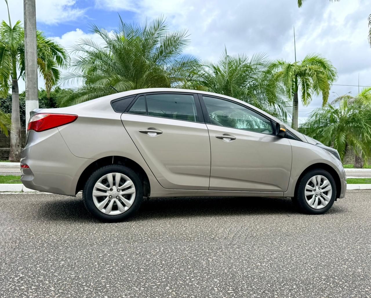 HYUNDAI HB20S