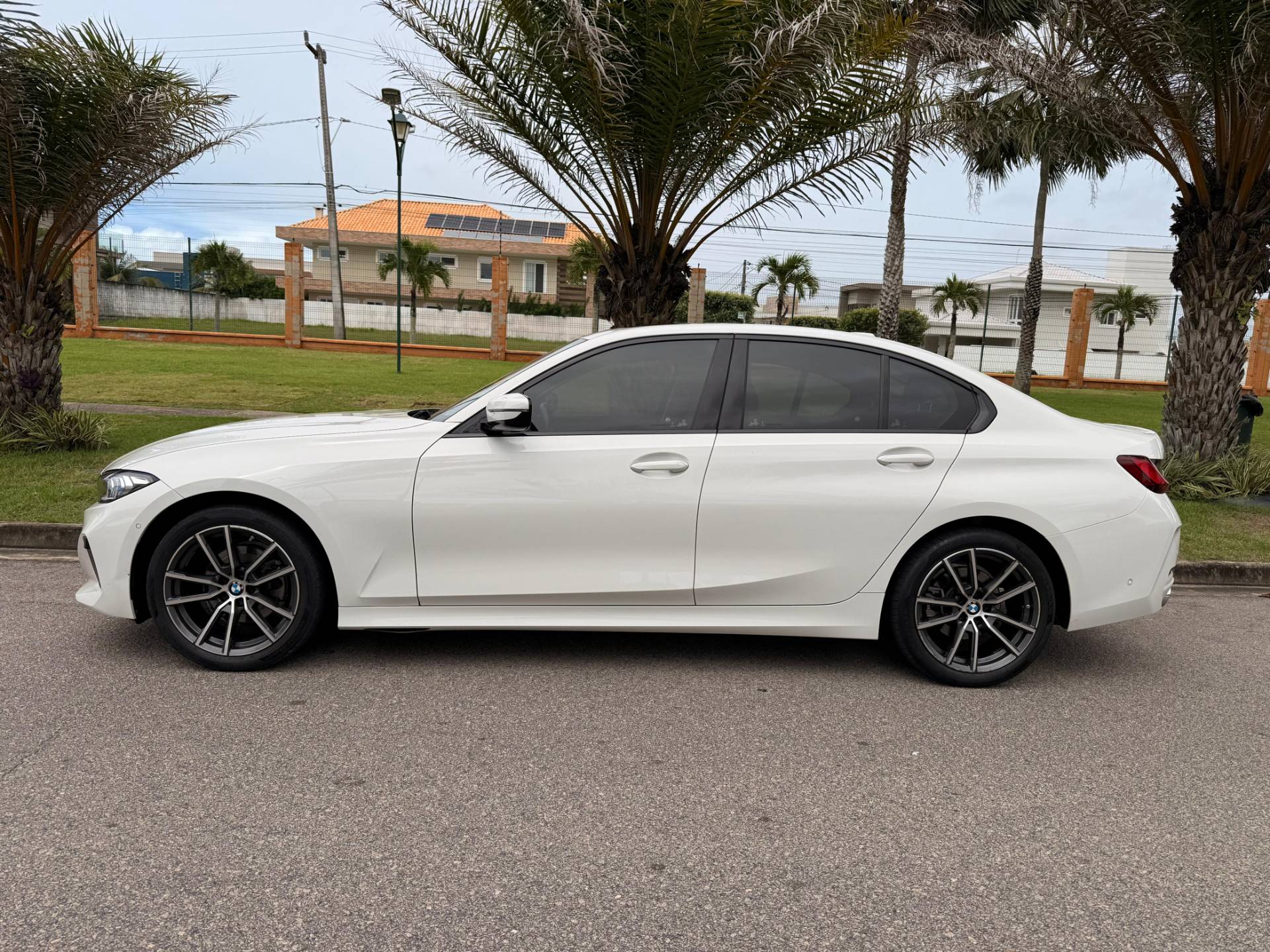 BMW 320i