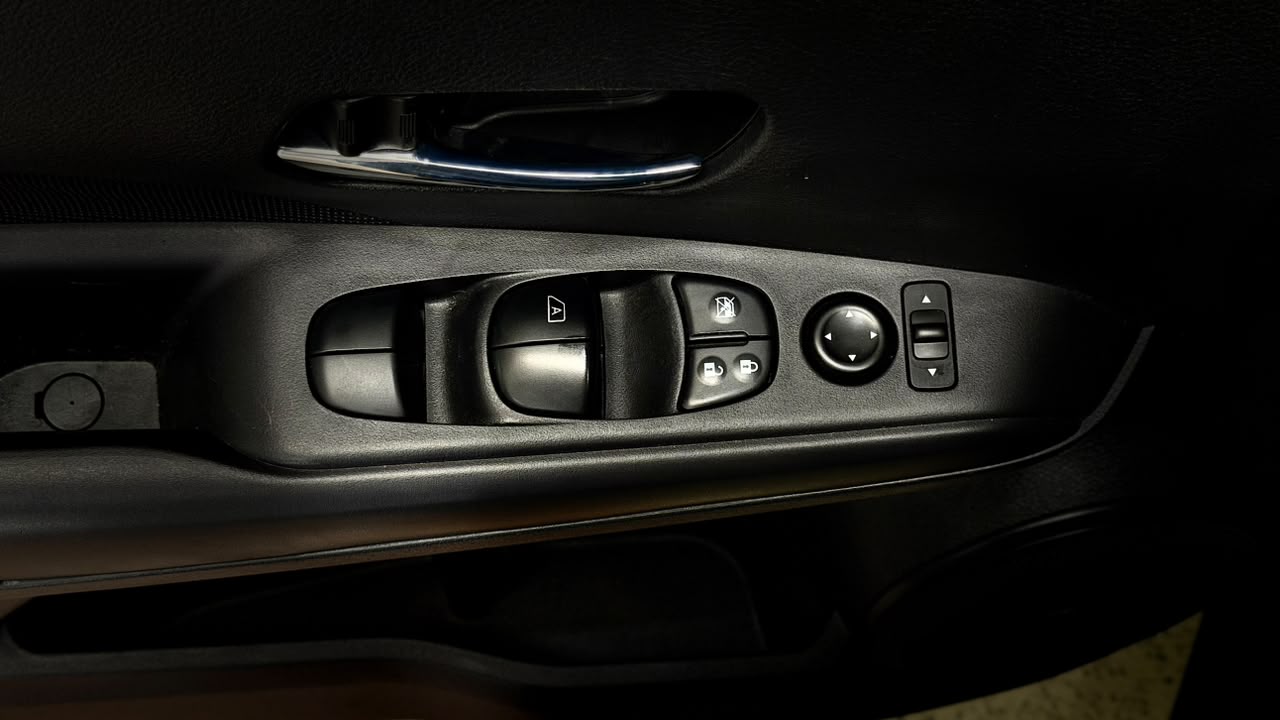 NISSAN KICKS PLAY