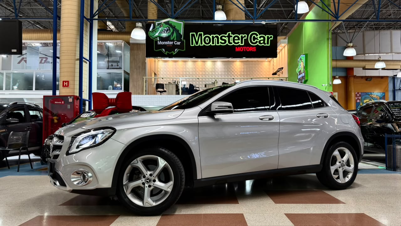 MERCEDES-BENZ GLA 200