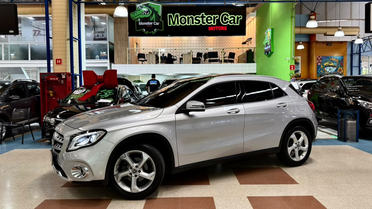 MERCEDES-BENZ GLA 200