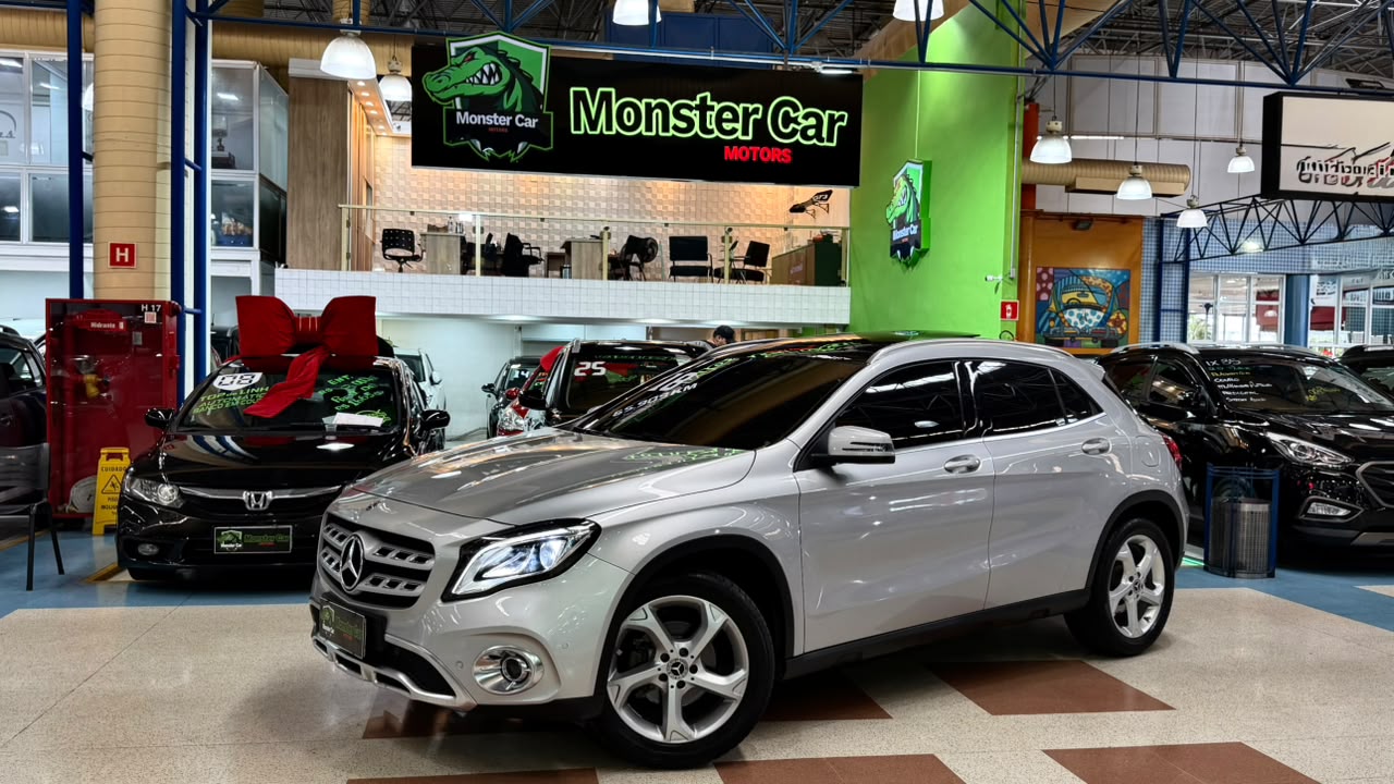 MERCEDES-BENZ GLA 200