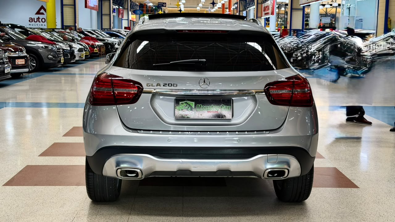 MERCEDES-BENZ GLA 200