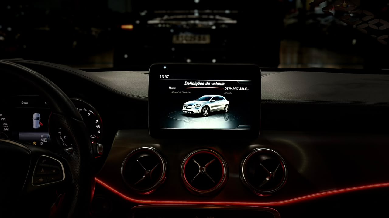 MERCEDES-BENZ GLA 200
