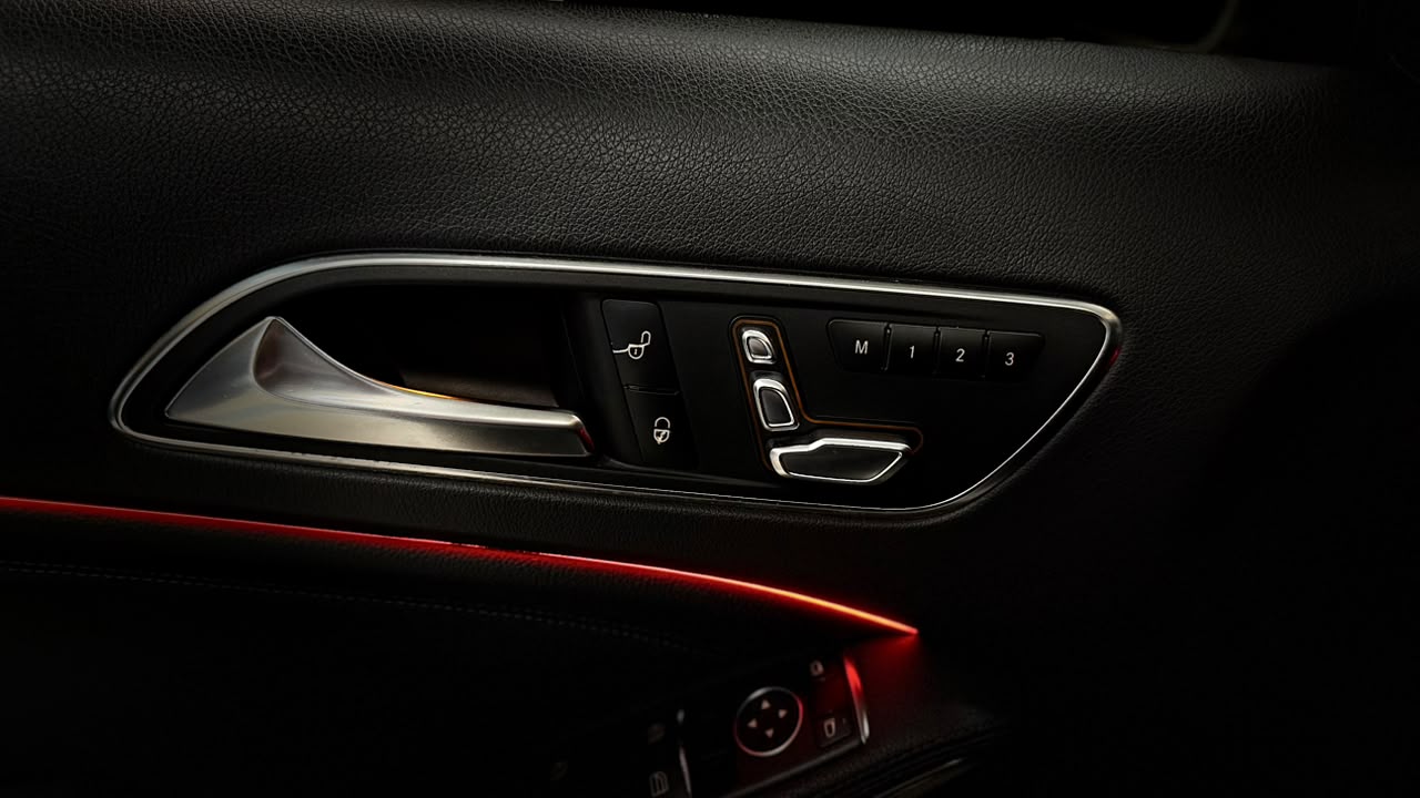 MERCEDES-BENZ GLA 200