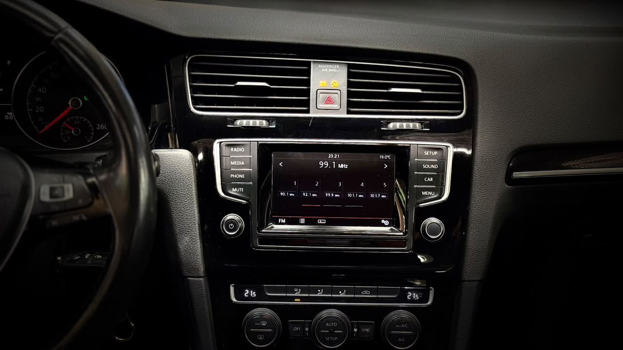 VOLKSWAGEN GOLF