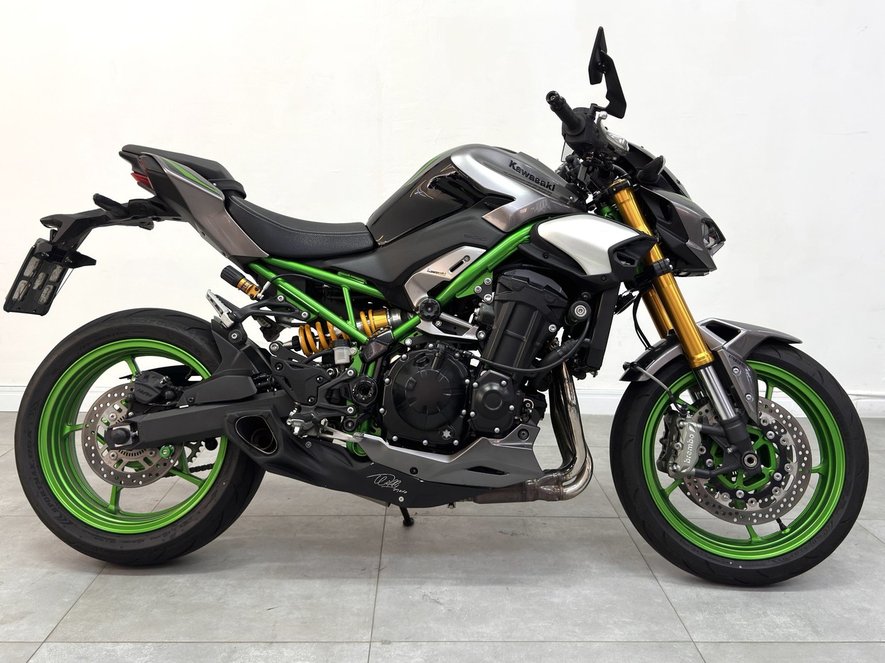 KAWASAKI Z900 R EDITION
