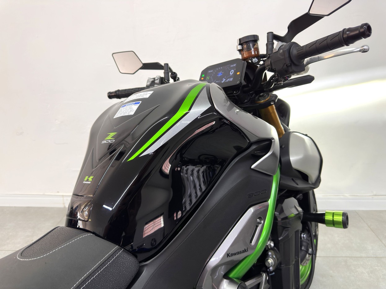 KAWASAKI Z900 R EDITION