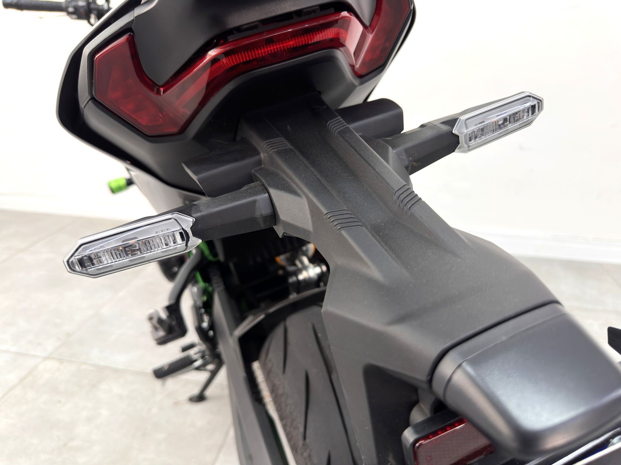 KAWASAKI Z900 R EDITION