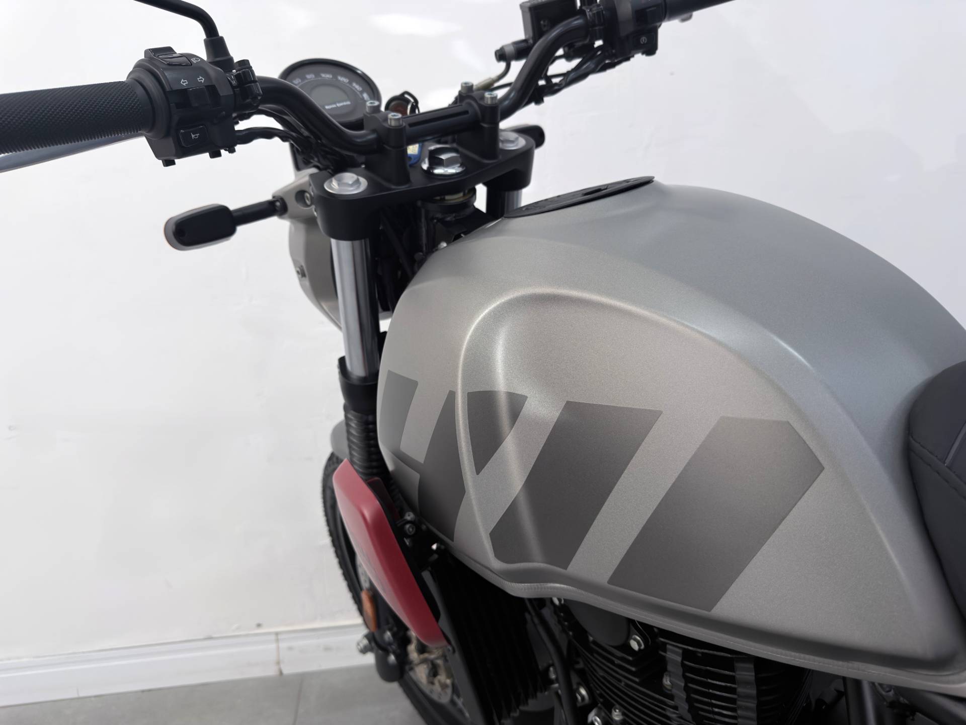 ROYAL ENFIELD HIMALAYAN 411