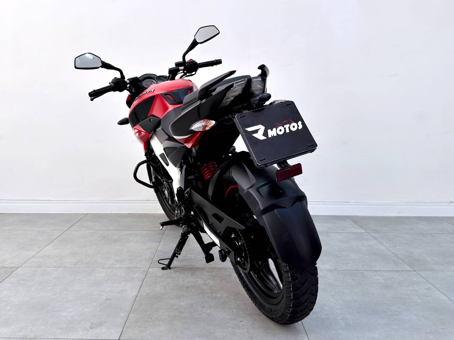 BAJAJ DOMINAR 160