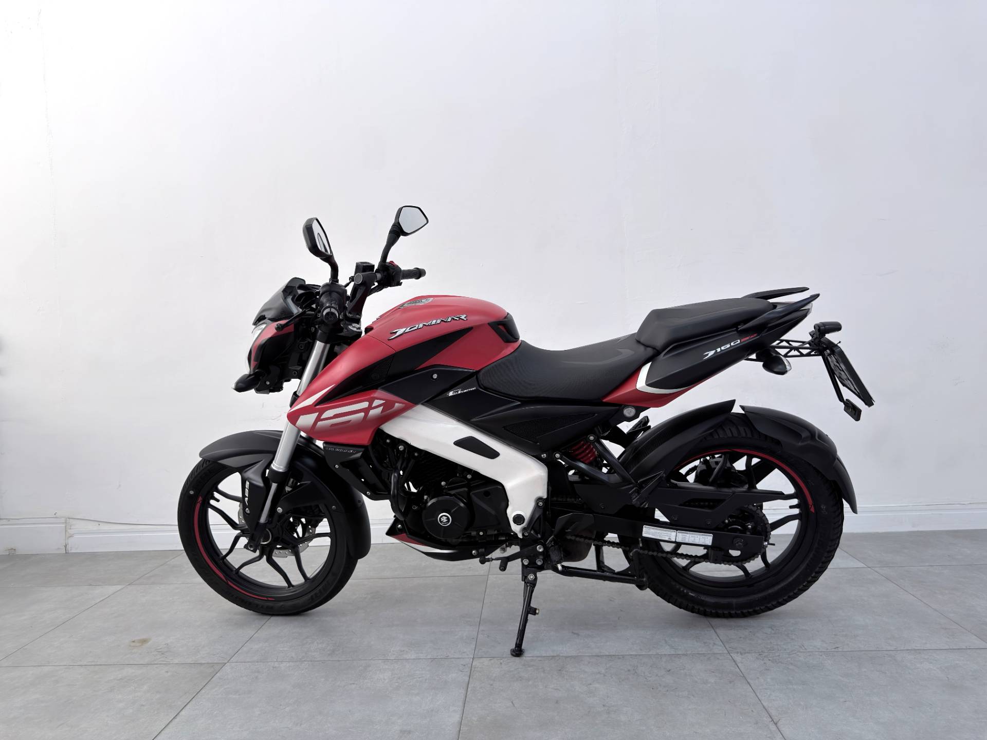 BAJAJ DOMINAR 160