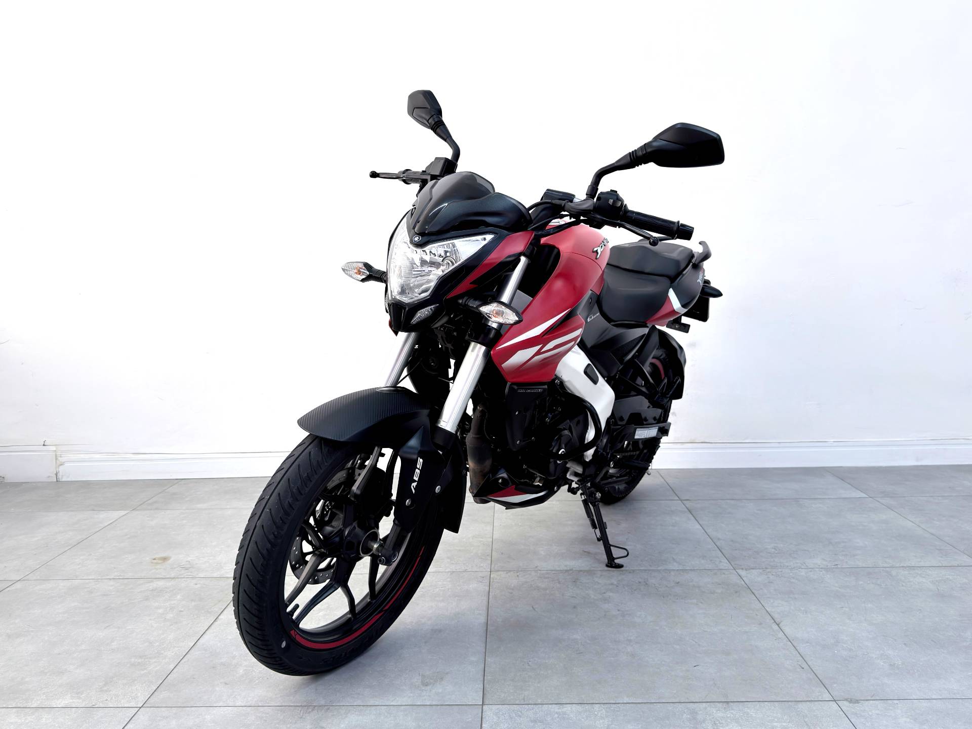 BAJAJ DOMINAR 160