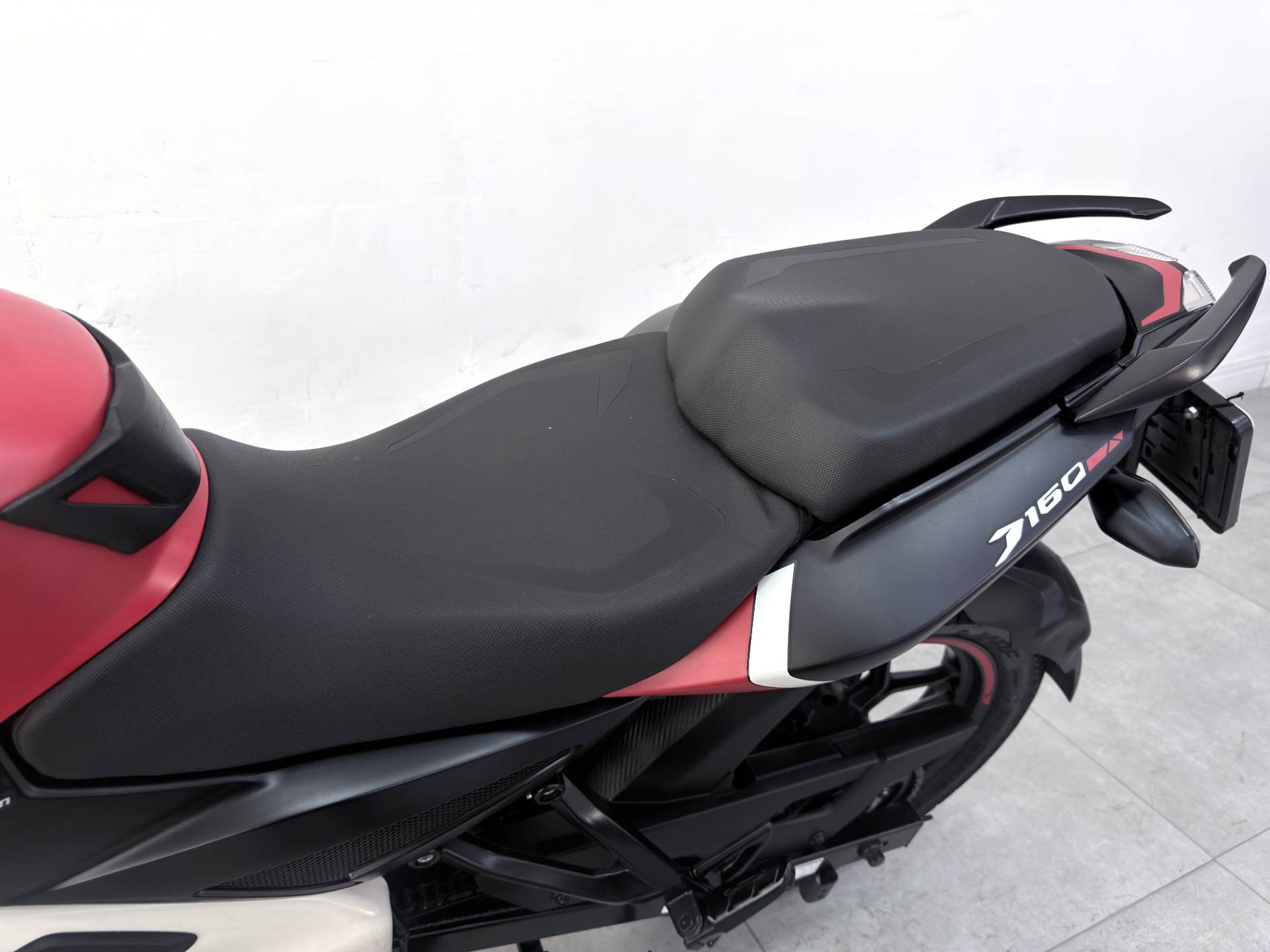BAJAJ DOMINAR 160