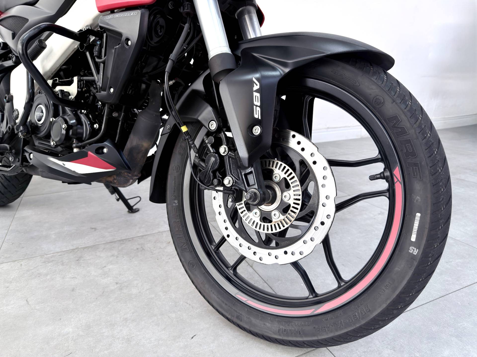 BAJAJ DOMINAR 160