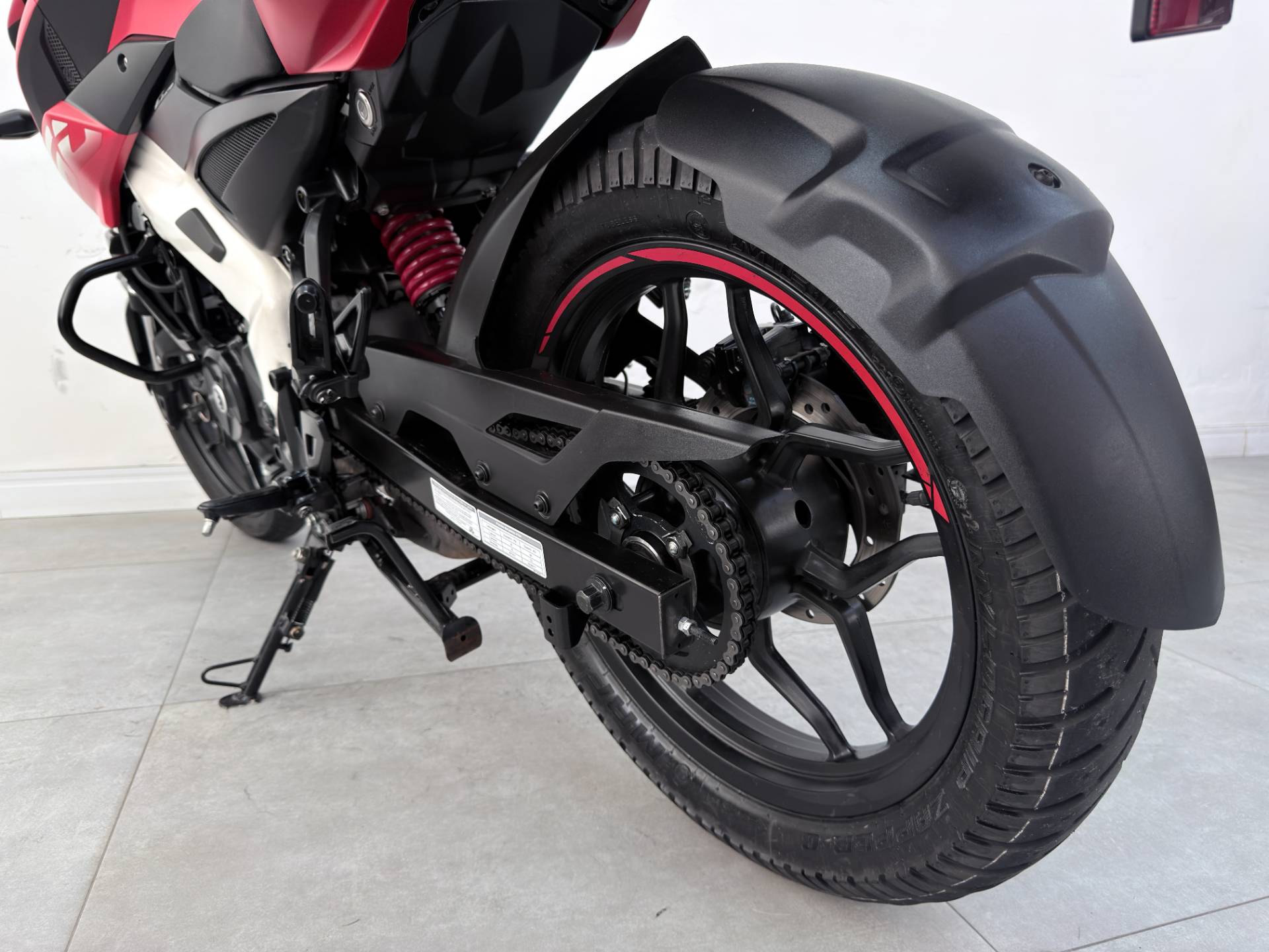 BAJAJ DOMINAR 160