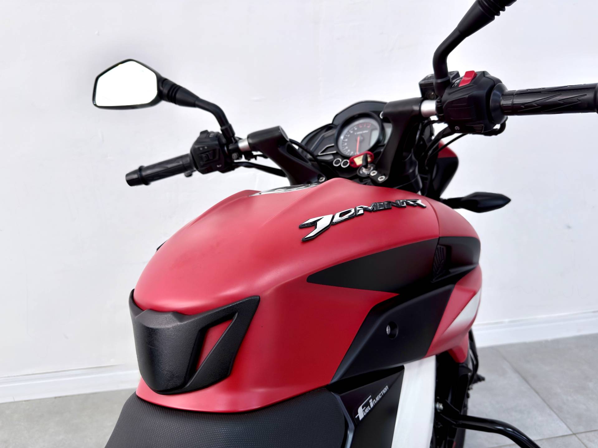 BAJAJ DOMINAR 160