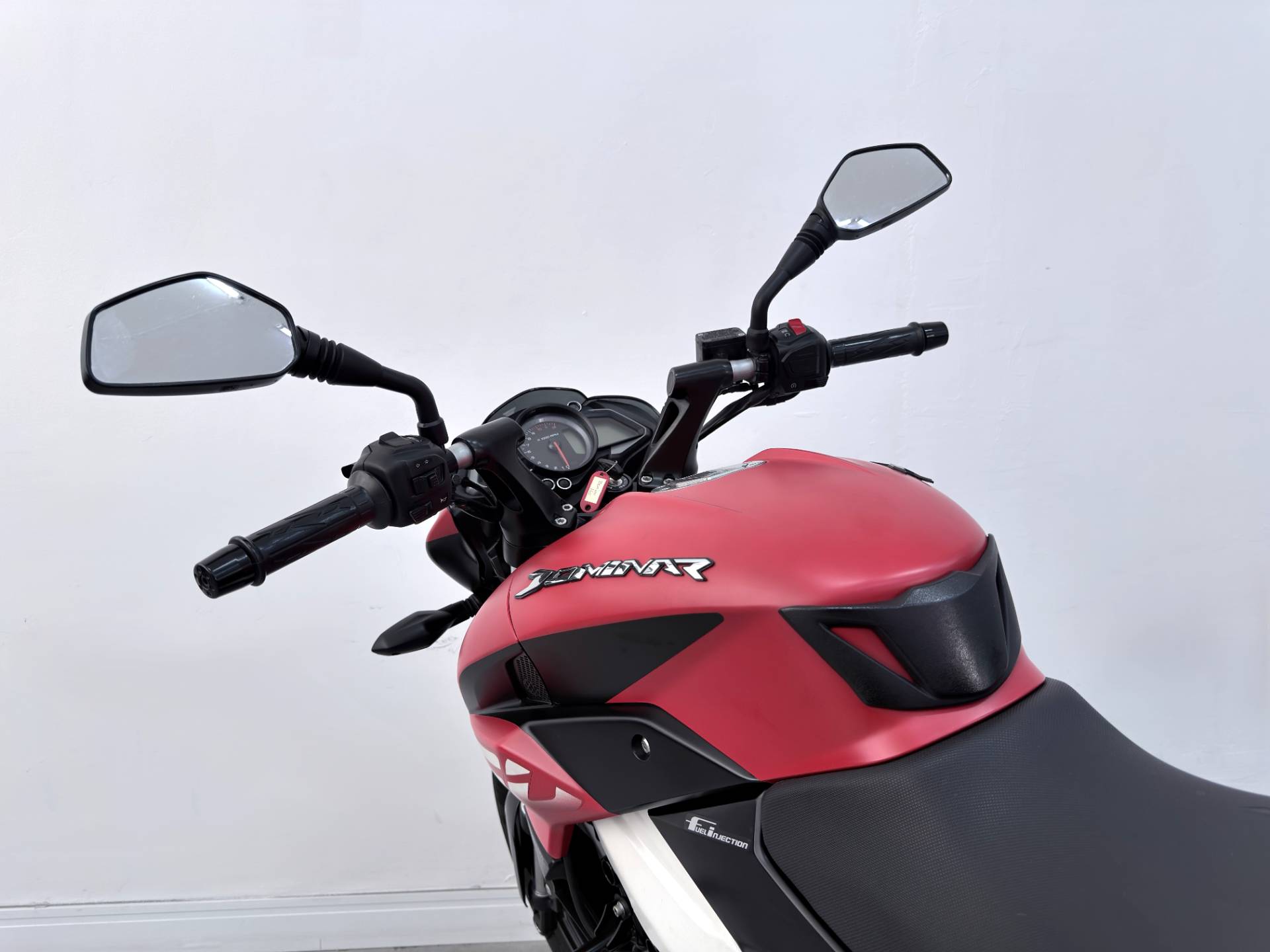 BAJAJ DOMINAR 160