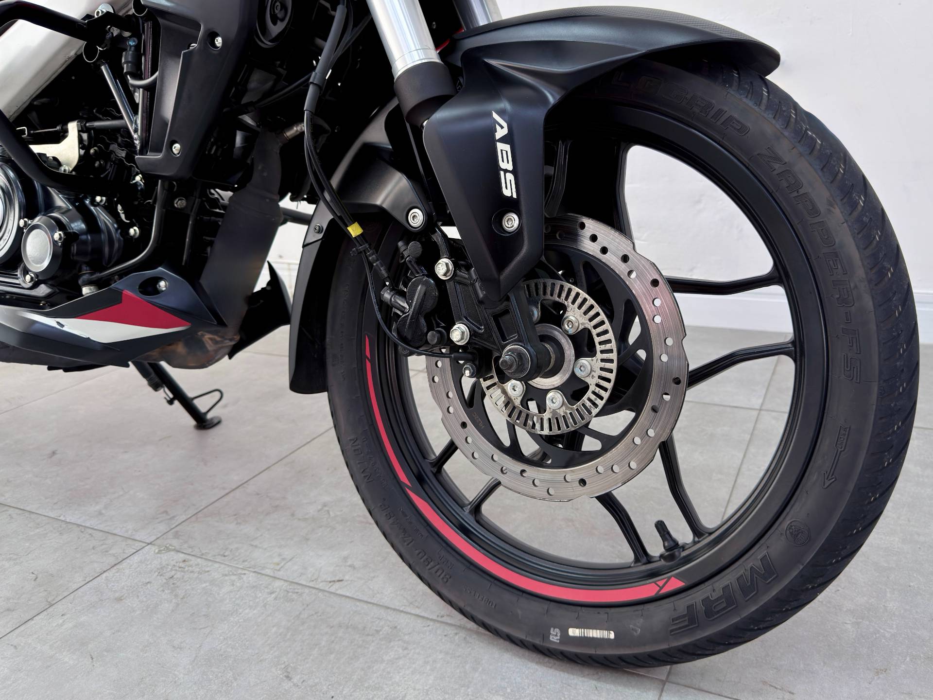 BAJAJ DOMINAR 160