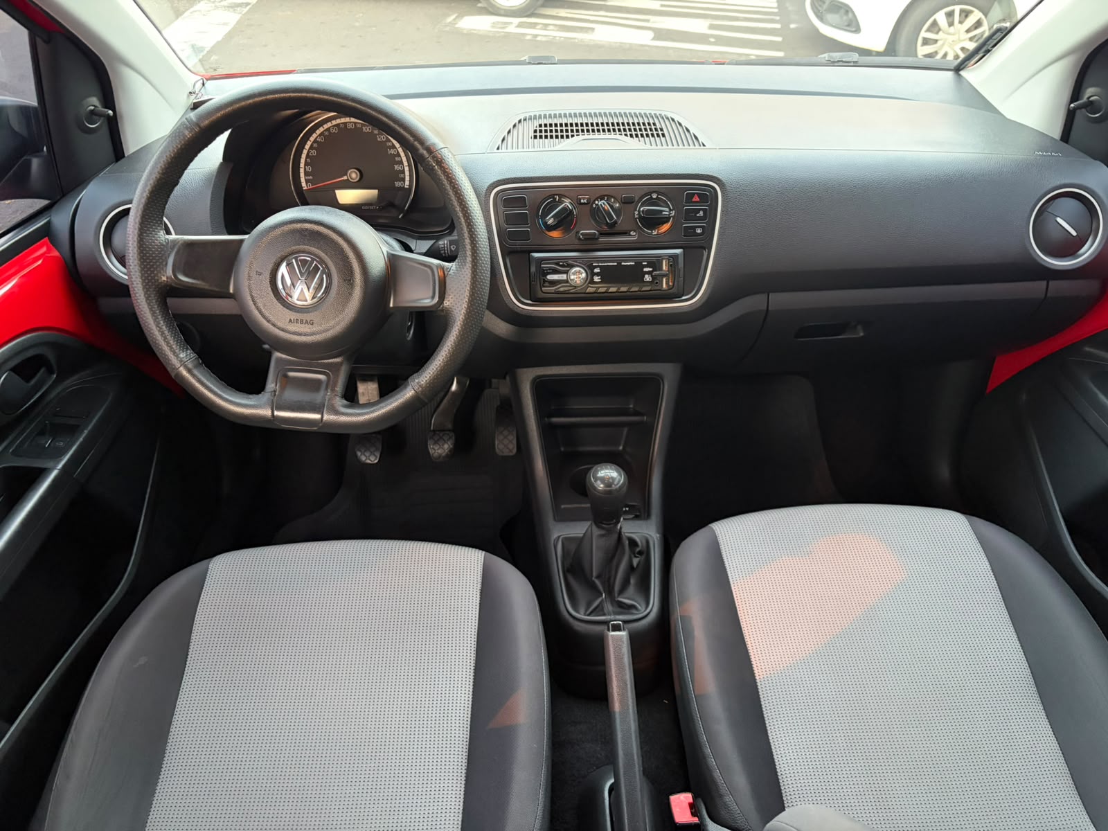 VOLKSWAGEN UP