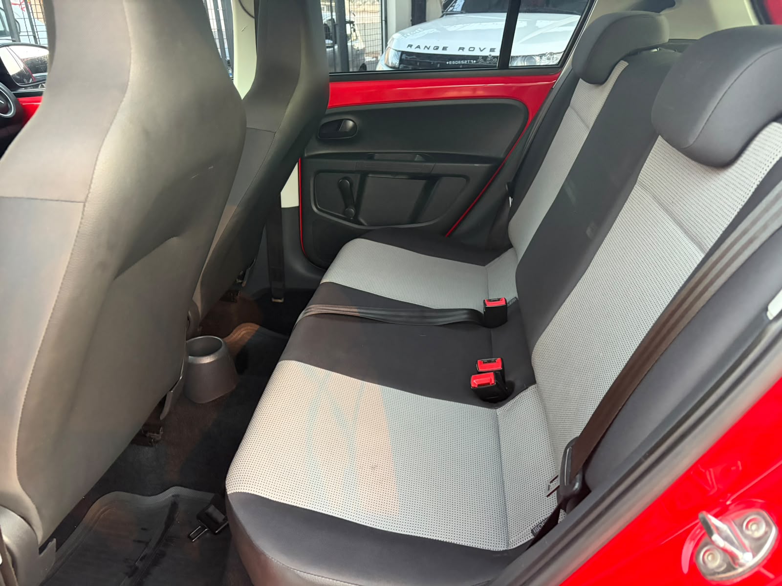 VOLKSWAGEN UP