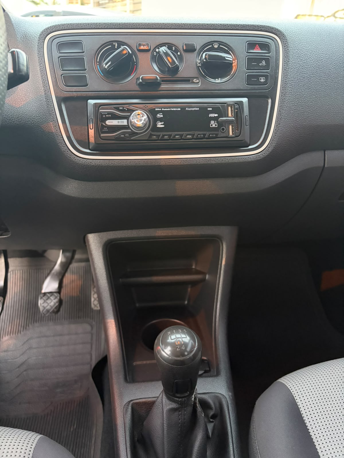 VOLKSWAGEN UP