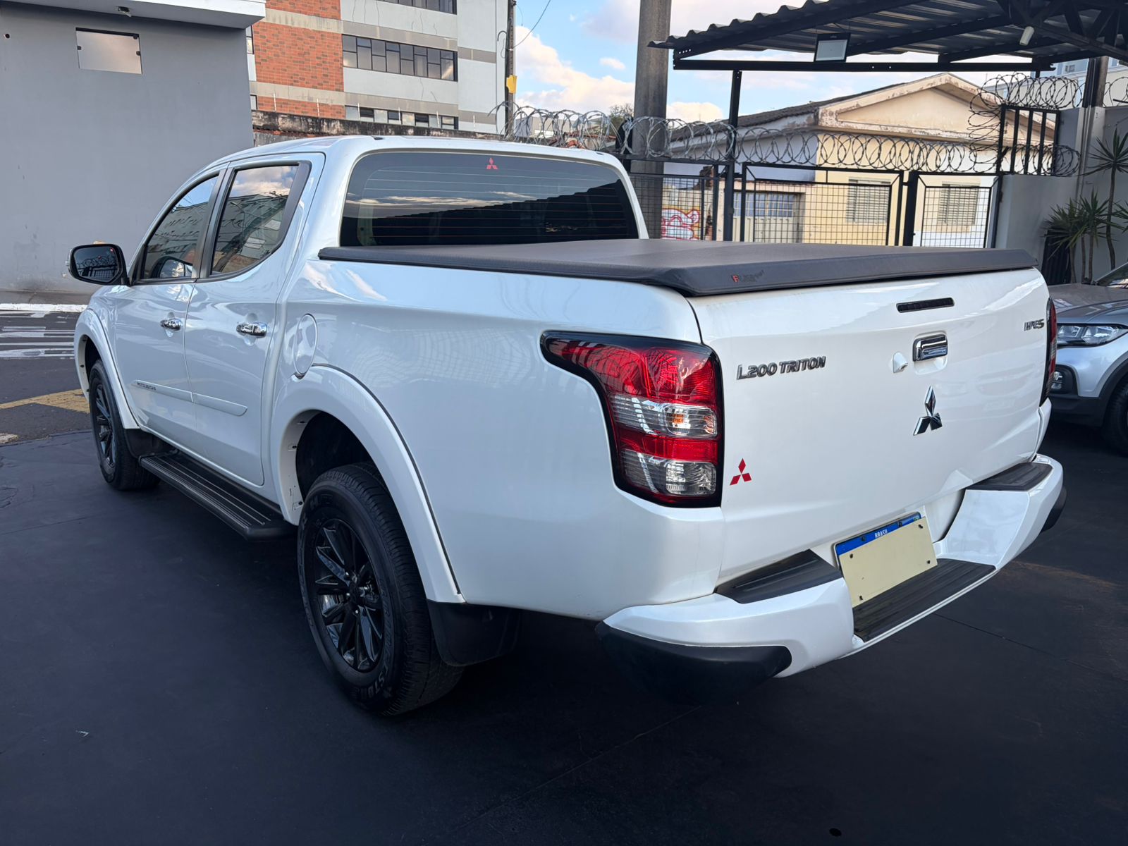 MITSUBISHI L200 TRITON