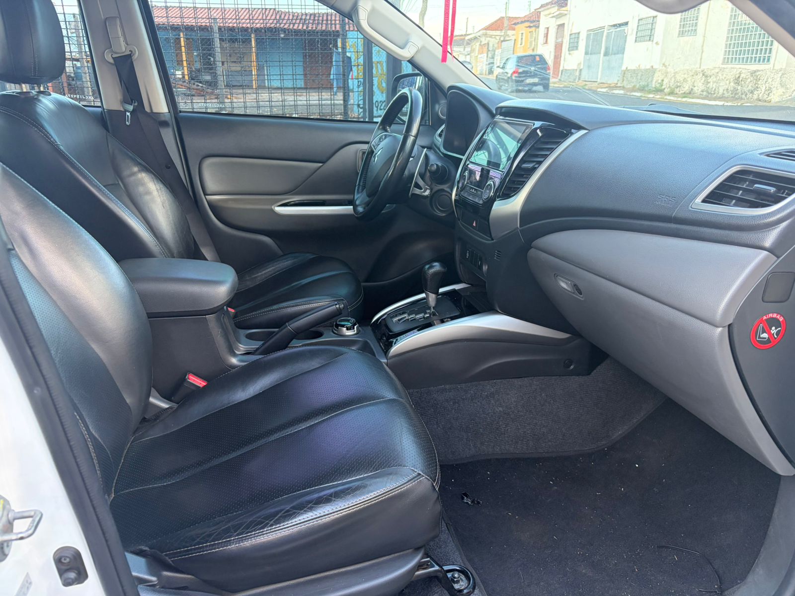 MITSUBISHI L200 TRITON