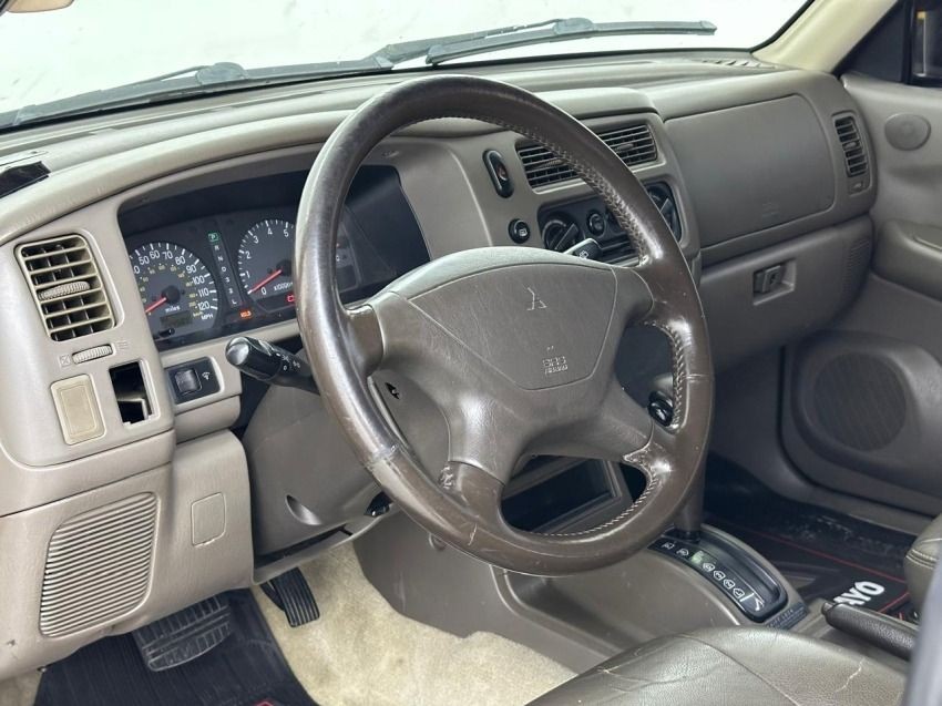 MITSUBISHI PAJERO SPORT