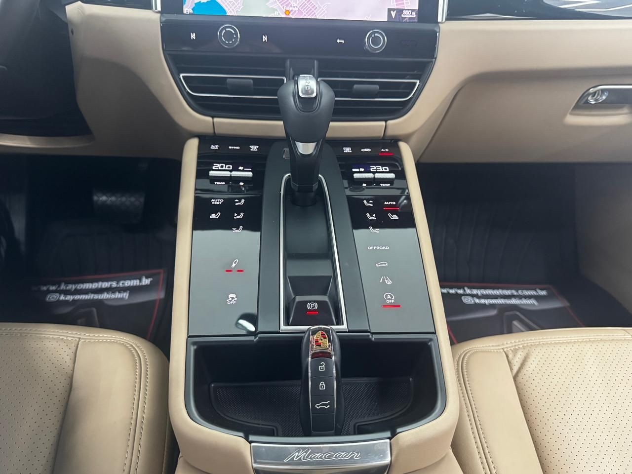 PORSCHE MACAN